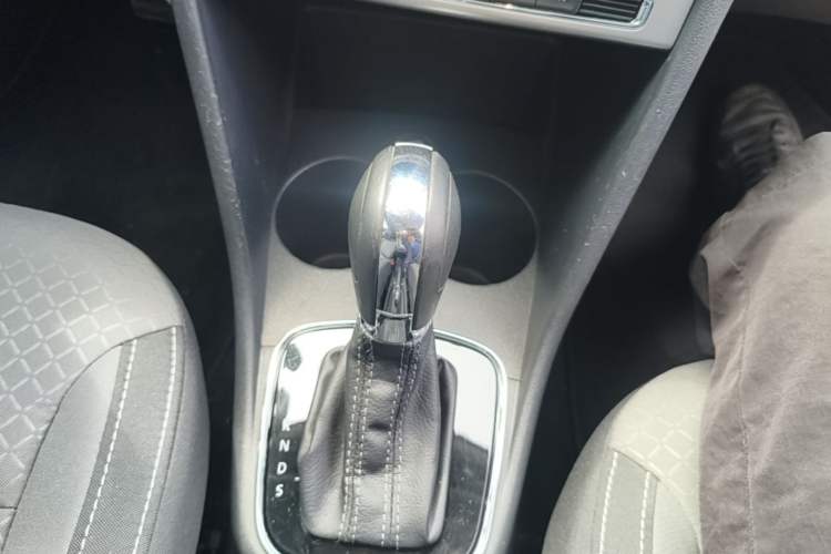 Used Volkswagen Polo 2014 1.6L Cross Polo Automatic Gear Lever