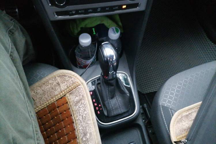 Used Volkswagen Polo 2014 1.6L Cross Polo Automatic Gear Lever