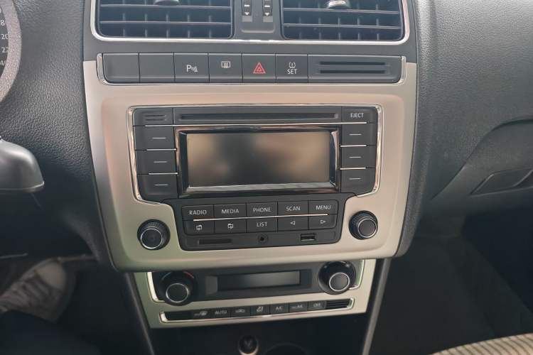 Used Volkswagen Polo 2014 1.6L Cross Polo Automatic Interior 2