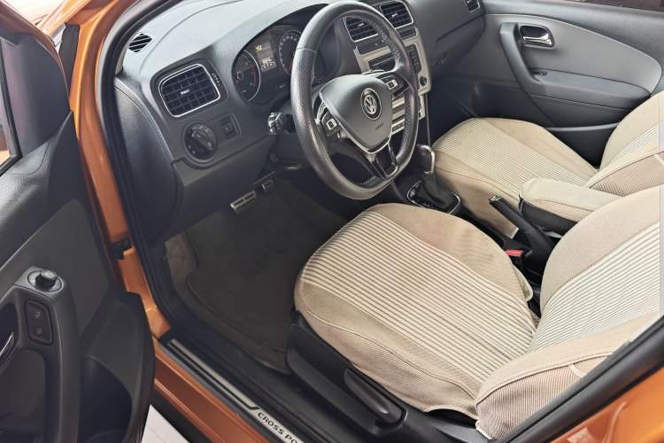 Used Volkswagen Polo 2014 1.6L Cross Polo Automatic Interior 4