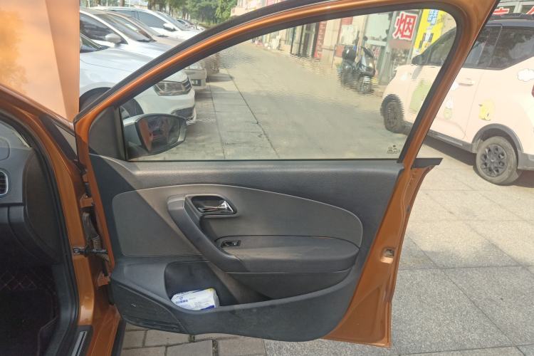 Used Volkswagen Polo 2014 1.6L Cross Polo Automatic Interior 5