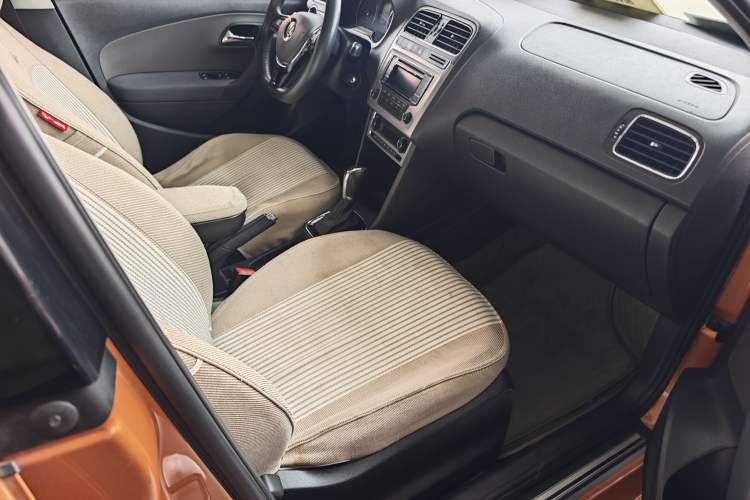 Used Volkswagen Polo 2014 1.6L Cross Polo Automatic Interior 5