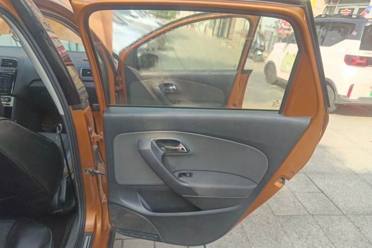 Used Volkswagen Polo 2014 1.6L Cross Polo Automatic Interior 6