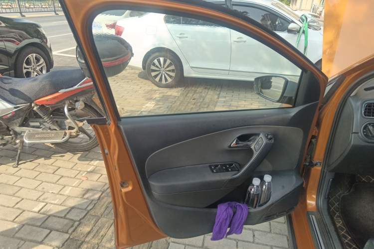 Used Volkswagen Polo 2014 1.6L Cross Polo Automatic Interior 7