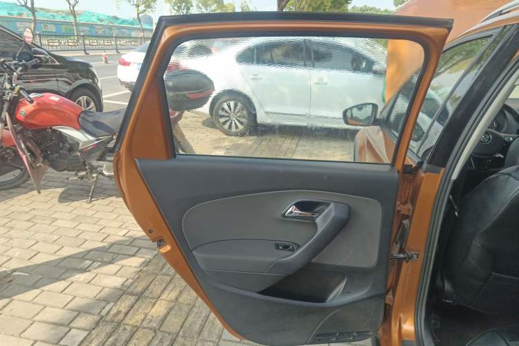 Used Volkswagen Polo 2014 1.6L Cross Polo Automatic Interior 8