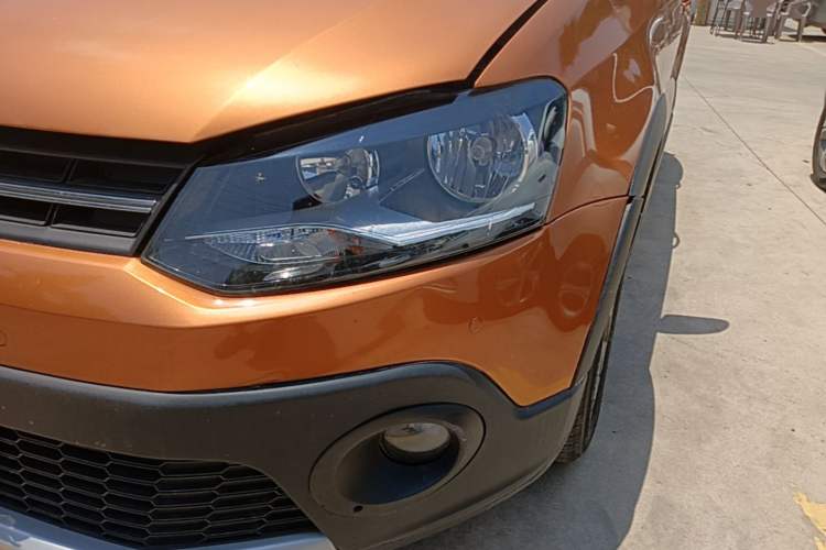Used Volkswagen Polo 2014 1.6L Cross Polo Automatic Left Front Headlight