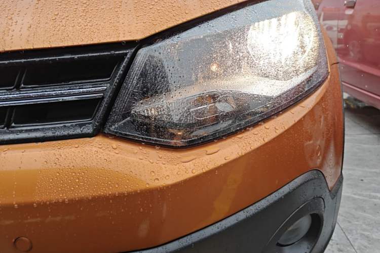 Used Volkswagen Polo 2014 1.6L Cross Polo Automatic Left Front Headlight