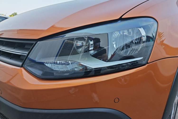 Used Volkswagen Polo 2014 1.6L Cross Polo Automatic Left Front Headlight