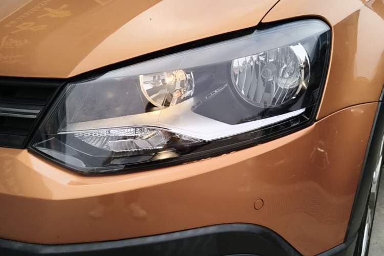 Used Volkswagen Polo 2014 1.6L Cross Polo Automatic Left Front Headlight