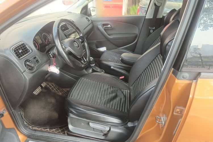 Used Volkswagen Polo 2014 1.6L Cross Polo Automatic Left Front Seat