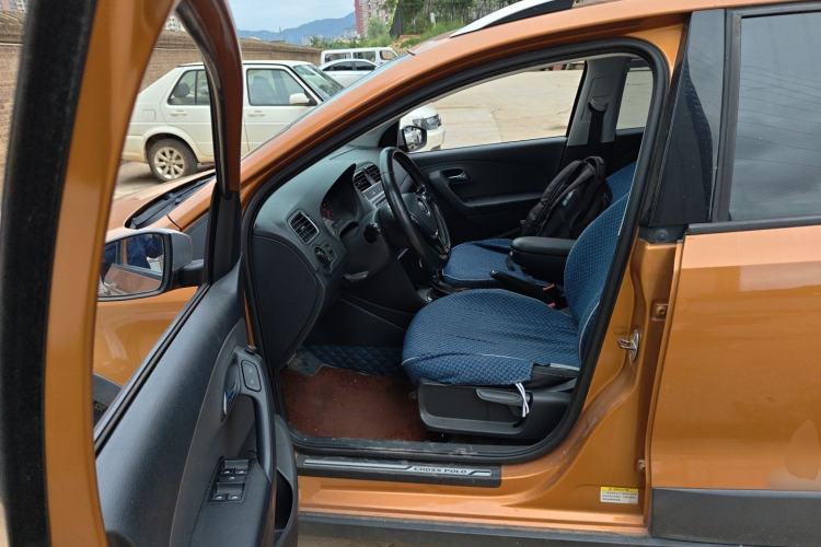 Used Volkswagen Polo 2014 1.6L Cross Polo Automatic Left Front Seat