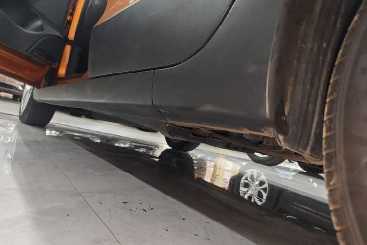 Used Volkswagen Polo 2014 1.6L Cross Polo Automatic Left Side Sill