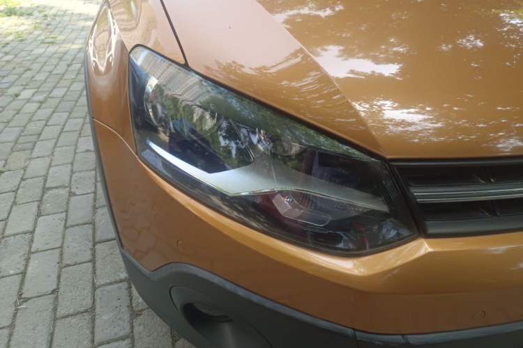 Used Volkswagen Polo 2014 1.6L Cross Polo Automatic Right Front Headlight