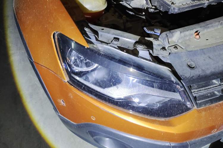 Used Volkswagen Polo 2014 1.6L Cross Polo Automatic Right Front Headlight