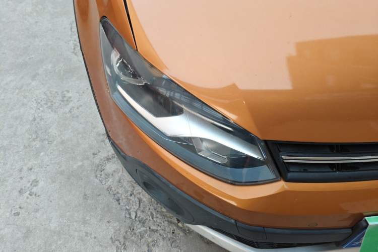 Used Volkswagen Polo 2014 1.6L Cross Polo Automatic Right Front Headlight