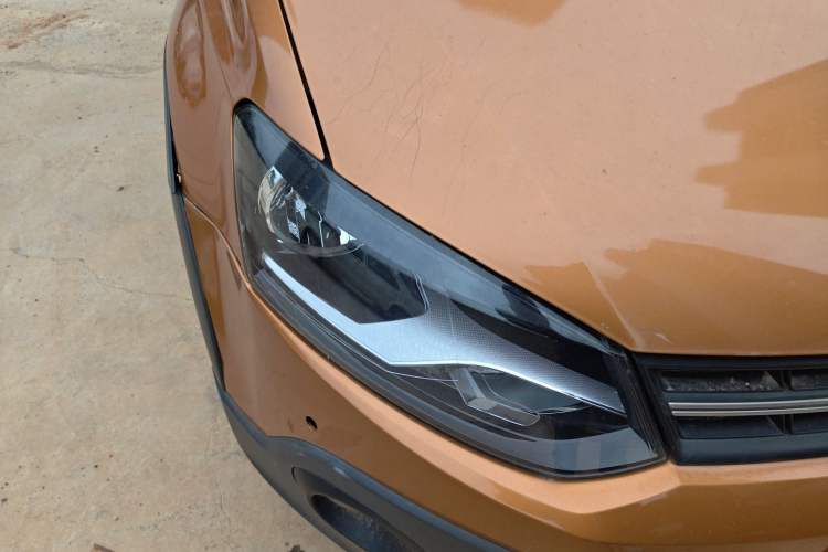 Used Volkswagen Polo 2014 1.6L Cross Polo Automatic Right Front Headlight