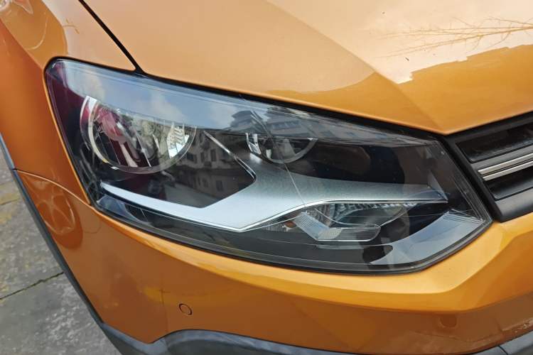 Used Volkswagen Polo 2014 1.6L Cross Polo Automatic Right Front Headlight