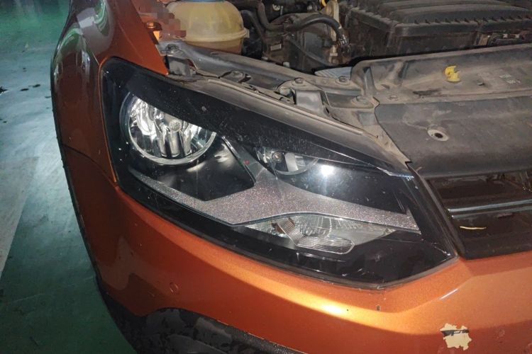 Used Volkswagen Polo 2014 1.6L Cross Polo Automatic Right Front Headlight