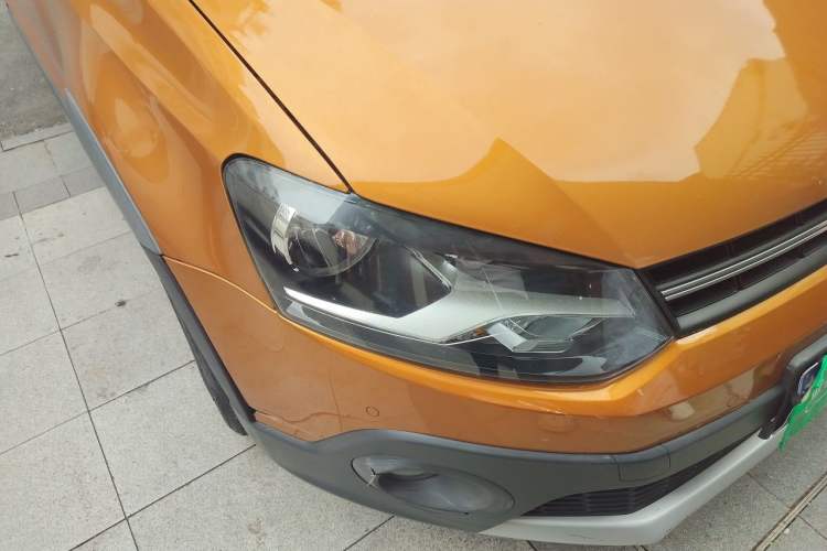 Used Volkswagen Polo 2014 1.6L Cross Polo Automatic Right Front Headlight