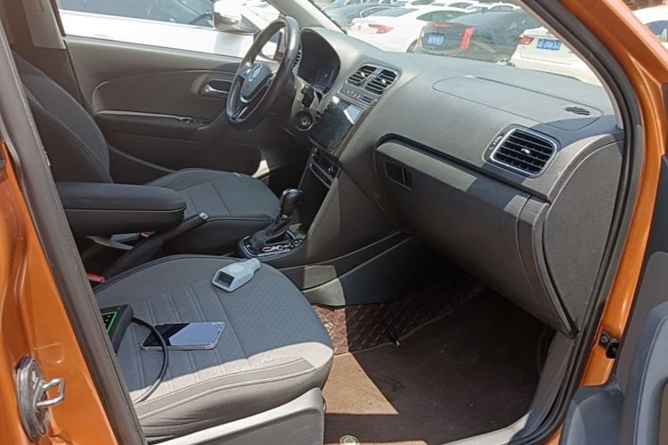 Used Volkswagen Polo 2014 1.6L Cross Polo Automatic Right Front Seat