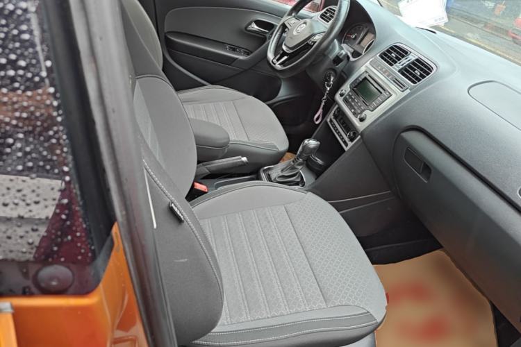 Used Volkswagen Polo 2014 1.6L Cross Polo Automatic Right Front Seat