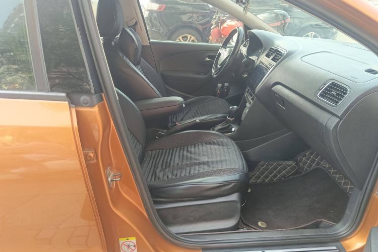 Used Volkswagen Polo 2014 1.6L Cross Polo Automatic Right Front Seat