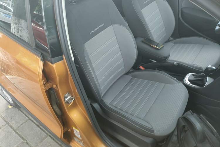 Used Volkswagen Polo 2014 1.6L Cross Polo Automatic Right Front Seat