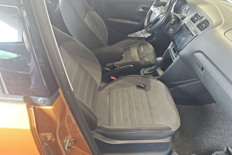 Used Volkswagen Polo 2014 1.6L Cross Polo Automatic Right Front Seat