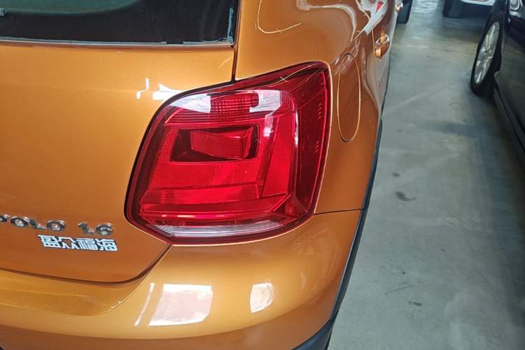 Used Volkswagen Polo 2014 1.6L Cross Polo Automatic Right Rear Taillight