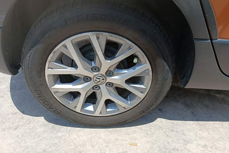 Used Volkswagen Polo 2014 1.6L Cross Polo Automatic Right Rear Wheel Hub