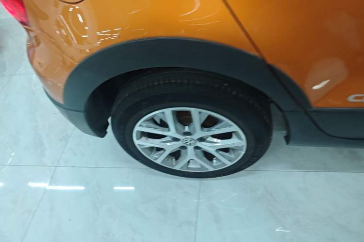 Used Volkswagen Polo 2014 1.6L Cross Polo Automatic Right Rear Wheel Hub