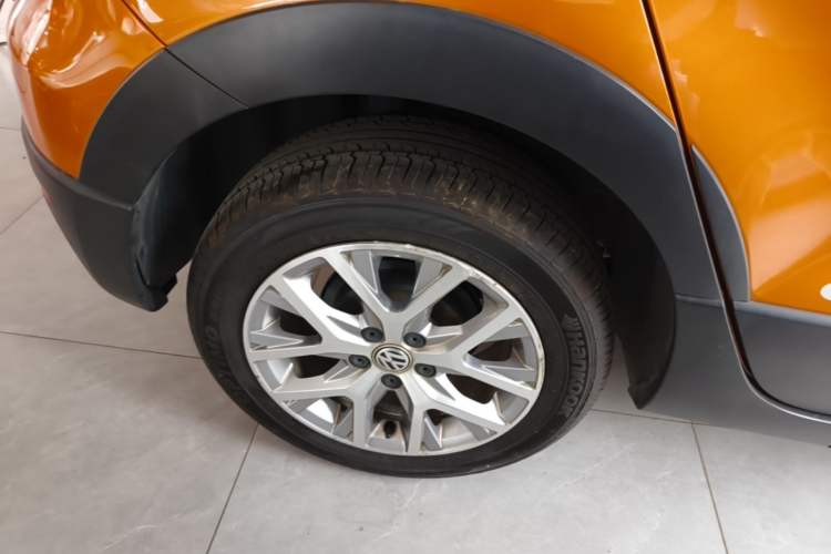 Used Volkswagen Polo 2014 1.6L Cross Polo Automatic Right Rear Wheel Hub