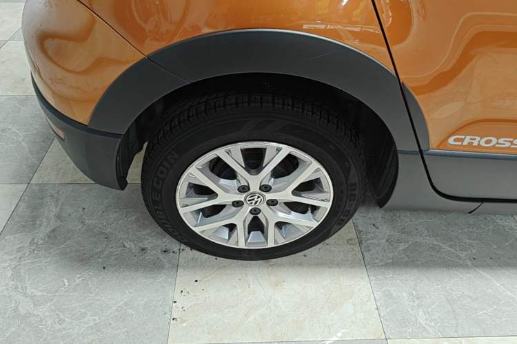 Used Volkswagen Polo 2014 1.6L Cross Polo Automatic Right Rear Wheel Hub