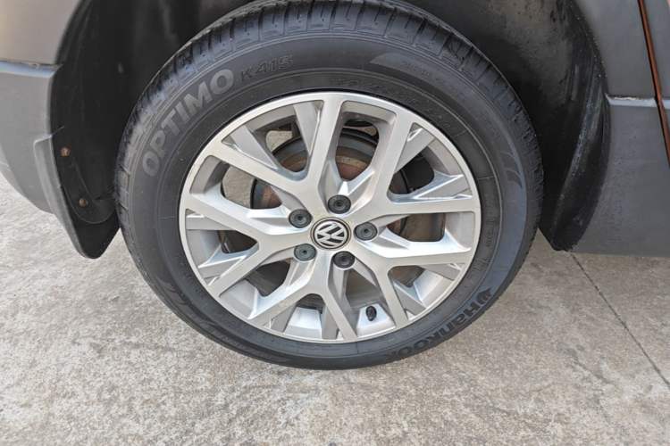 Used Volkswagen Polo 2014 1.6L Cross Polo Automatic Right Rear Wheel Hub