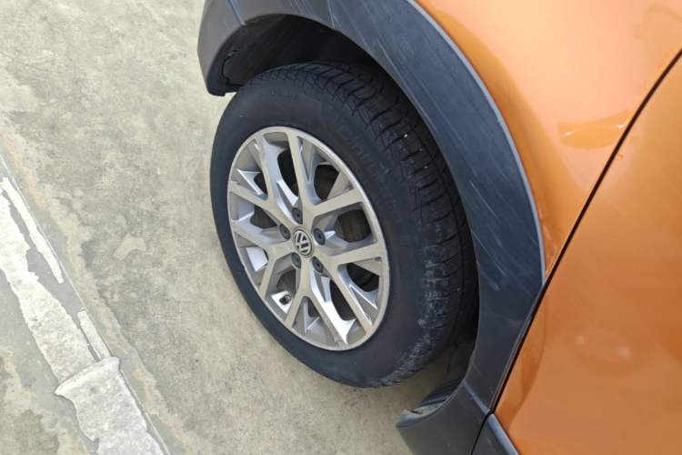 Used Volkswagen Polo 2014 1.6L Cross Polo Automatic Right Rear Wheel Hub