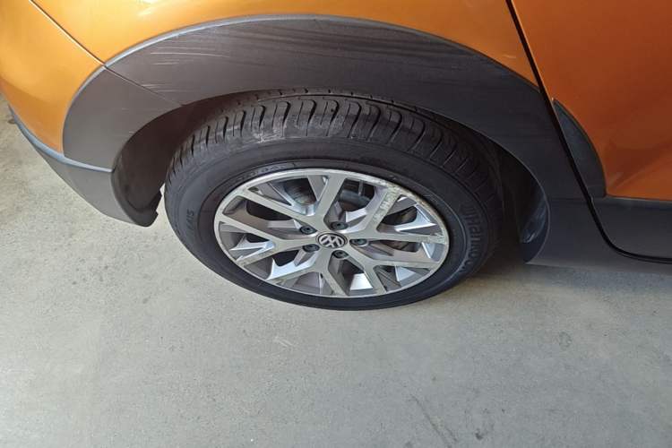Used Volkswagen Polo 2014 1.6L Cross Polo Automatic Right Rear Wheel Hub