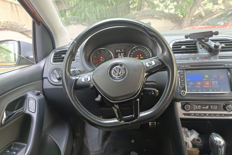 Used Volkswagen Polo 2014 1.6L Cross Polo Automatic Steering Wheel