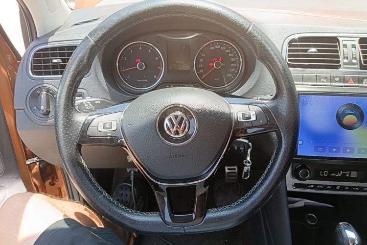 Used Volkswagen Polo 2014 1.6L Cross Polo Automatic Steering Wheel
