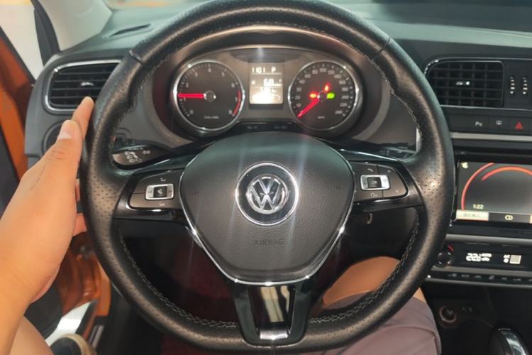 Used Volkswagen Polo 2014 1.6L Cross Polo Automatic Steering Wheel