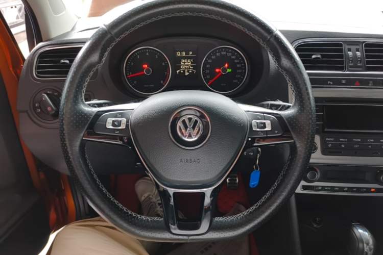 Used Volkswagen Polo 2014 1.6L Cross Polo Automatic Steering Wheel