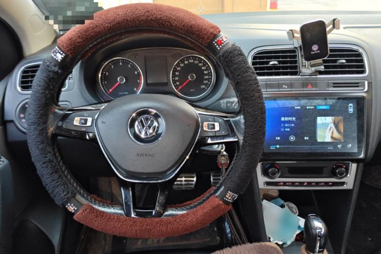 Used Volkswagen Polo 2014 1.6L Cross Polo Automatic Steering Wheel