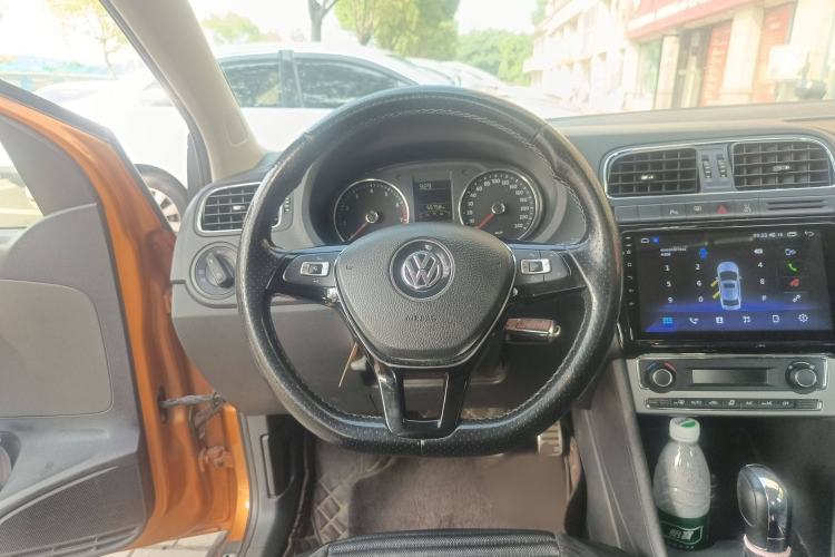 Used Volkswagen Polo 2014 1.6L Cross Polo Automatic Steering Wheel