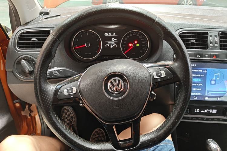 Used Volkswagen Polo 2014 1.6L Cross Polo Automatic Steering Wheel