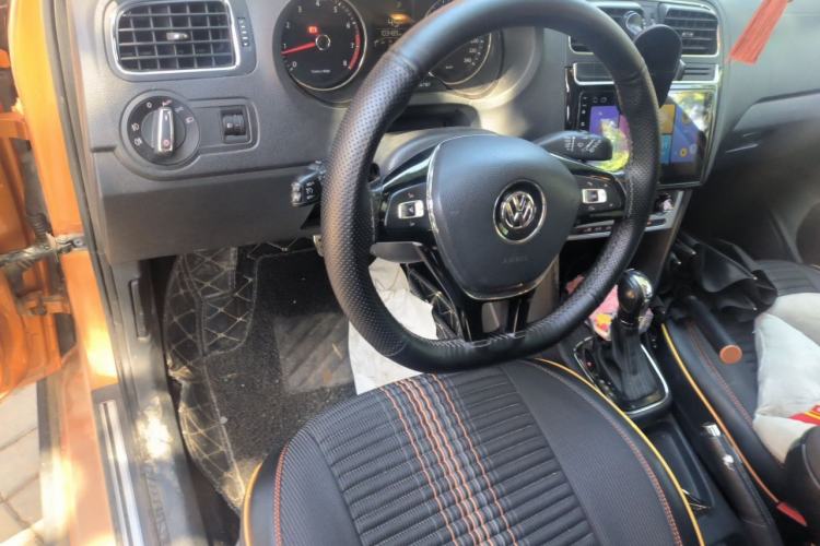 Used Volkswagen Polo 2014 1.6L Cross Polo Automatic Steering Wheel