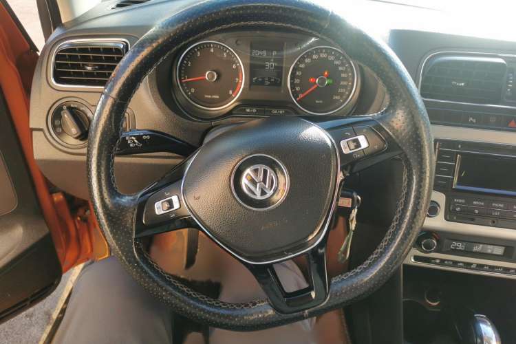 Used Volkswagen Polo 2014 1.6L Cross Polo Automatic Steering Wheel