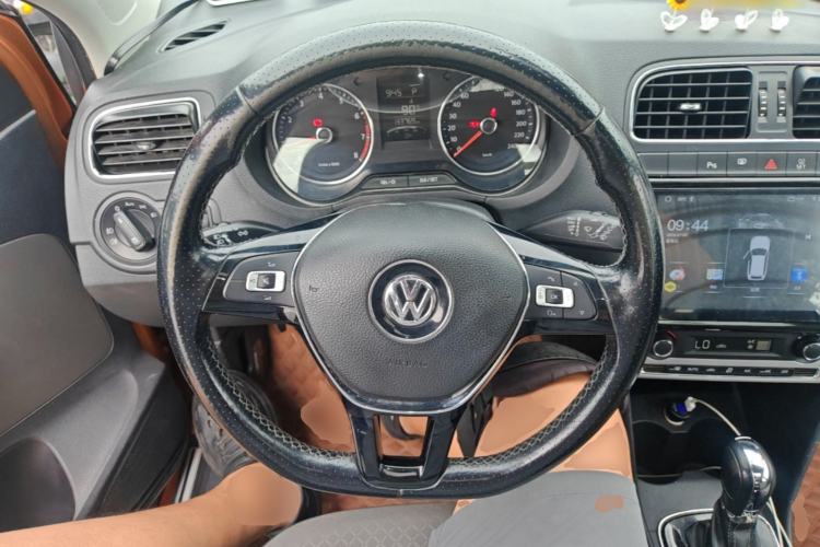 Used Volkswagen Polo 2014 1.6L Cross Polo Automatic Steering Wheel