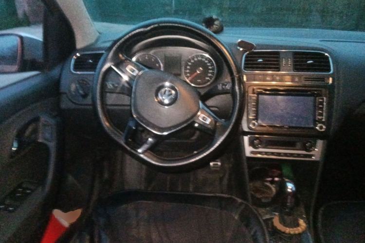 Used Volkswagen Polo 2014 1.6L Cross Polo Automatic Steering Wheel