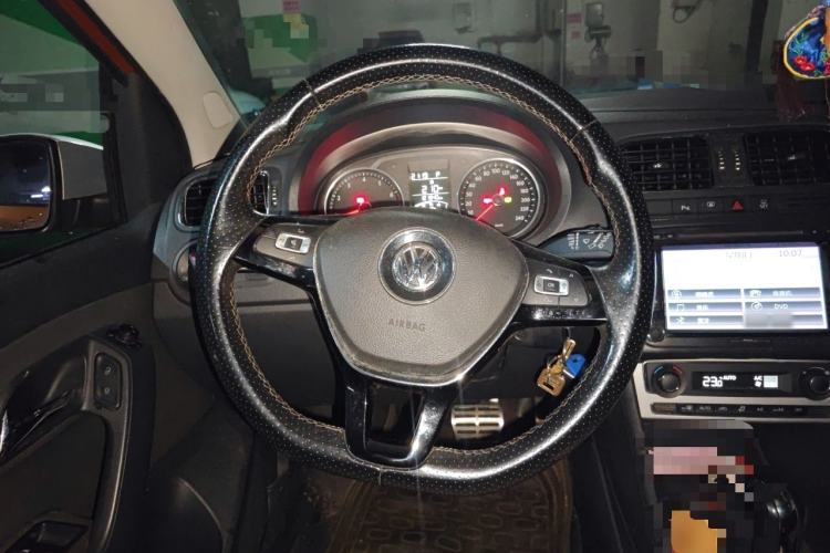 Used Volkswagen Polo 2014 1.6L Cross Polo Automatic Steering Wheel