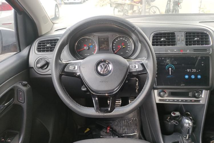 Used Volkswagen Polo 2014 1.6L Cross Polo Automatic Steering Wheel