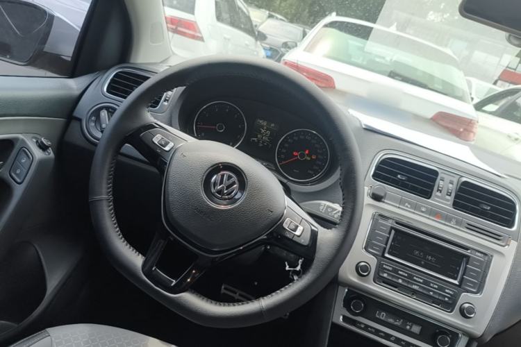 Used Volkswagen Polo 2014 1.6L Cross Polo Automatic Steering Wheel